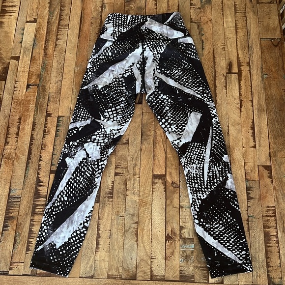 Lululemon Size 6 Static Mist White Black Wunder Under Pant Tights Leggings - Picture 2 of 5